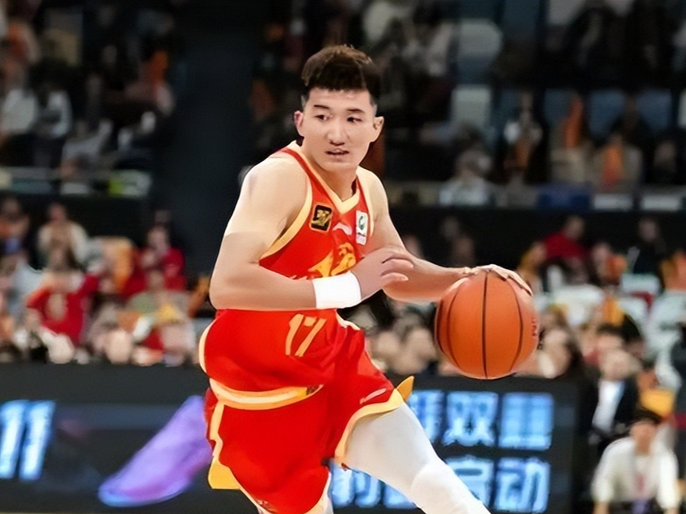 加时末段CBA常规赛焦点战，费城76人队长鼓劲，媒体盛赞，资深球员宣示担当的简单介绍