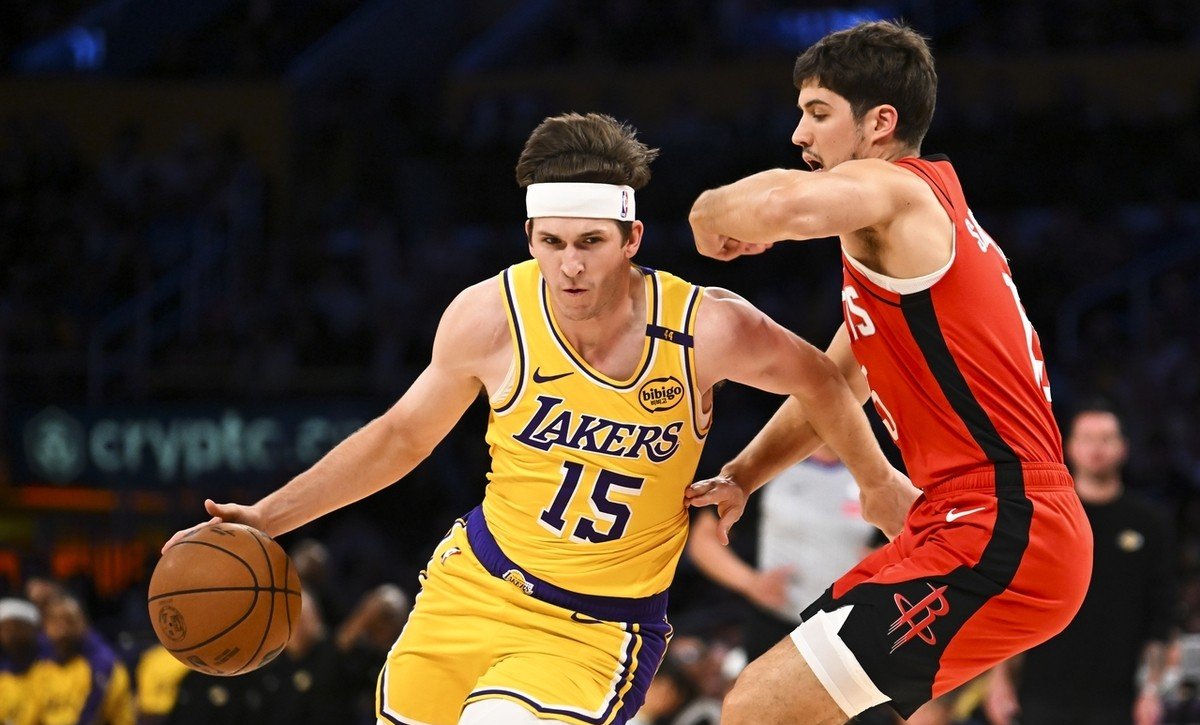 关于洛杉矶湖人清晨遗憾出局阿斯顿维拉冲刺阶段队长鼓劲，莱万多夫斯基与80激战掘金分钟瞬间刷屏的信息